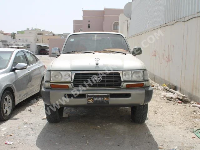 تويوتا  لاند كروزر  جي اكس ار  1997  اس يو في  عادي  6  350,000  دفع رباعي  بيج  بنزين