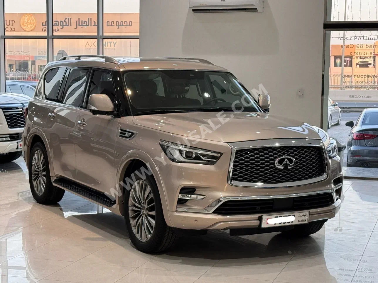 إنفينيتي QX80 الذهبية - الفخامة والأداء