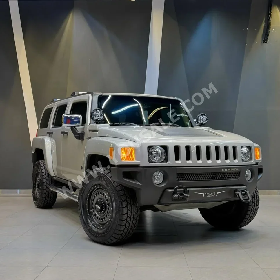 Hummer  H3  2006  Automatic  227,000 KM  5 Cylinder  SUV  Gray