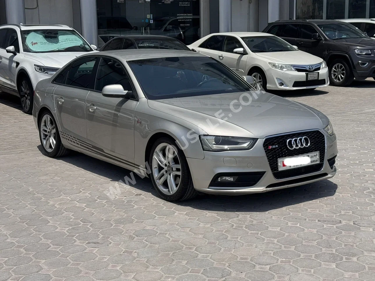 اودي  أي 4  2013  اتوماتك  129,800 كم  4 سلندر  سيدان  فضي