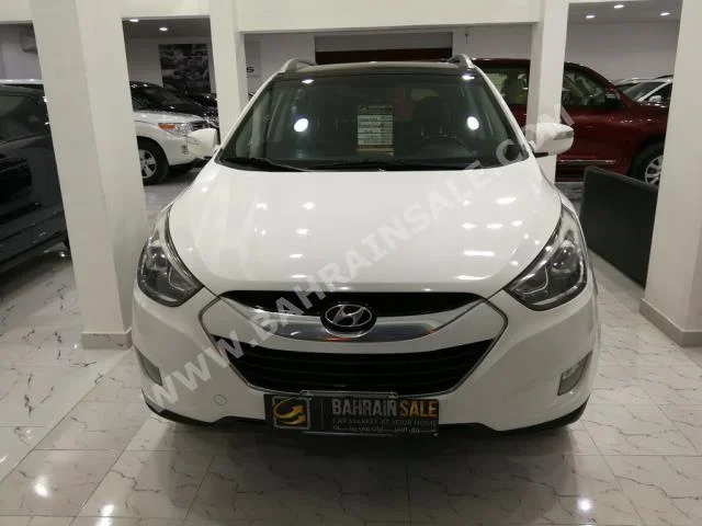 Hyundai  Tucson  2015  SUV  Automatic  4  51,000  FWD  White  Gasoline