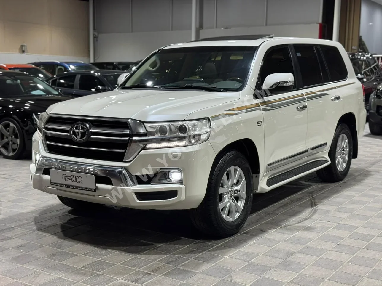 Toyota  Land Cruiser  GXR  2018  Automatic  185,000 KM  8 Cylinder  SUV  White