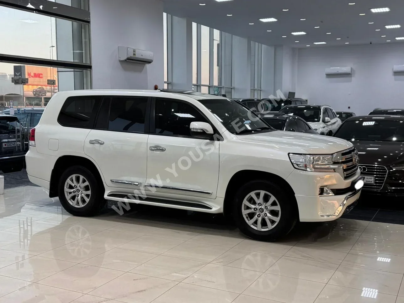 Toyota  Land Cruiser  GXR  2017  Automatic  170,900 KM  8 Cylinder  SUV  White