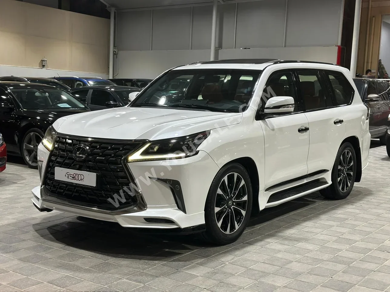 Lexus  LX  570  2016  Automatic  160,000 KM  8 Cylinder  SUV  White