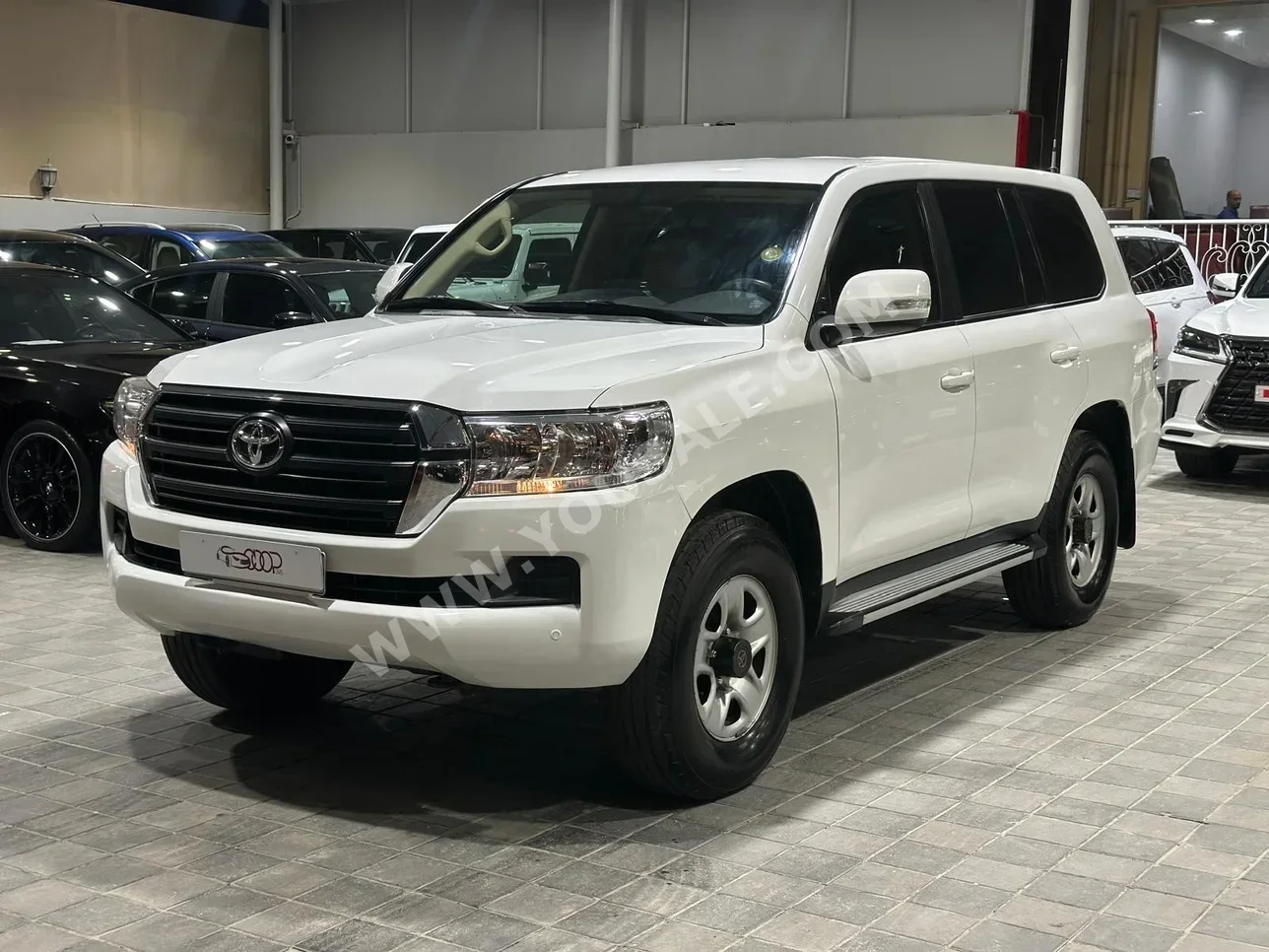 Toyota  Land Cruiser  GX  2016  Automatic  375,000 KM  6 Cylinder  SUV  White