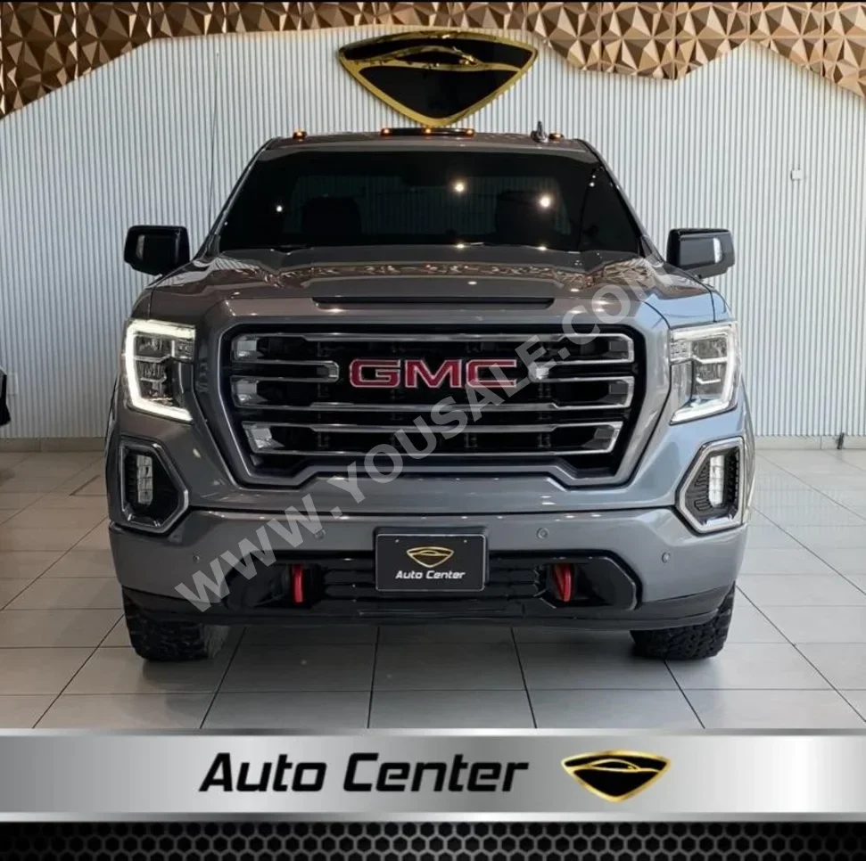 GMC  Sierra  1500  2019  Automatic  104,000 KM  8 Cylinder  Pick Up  Gray