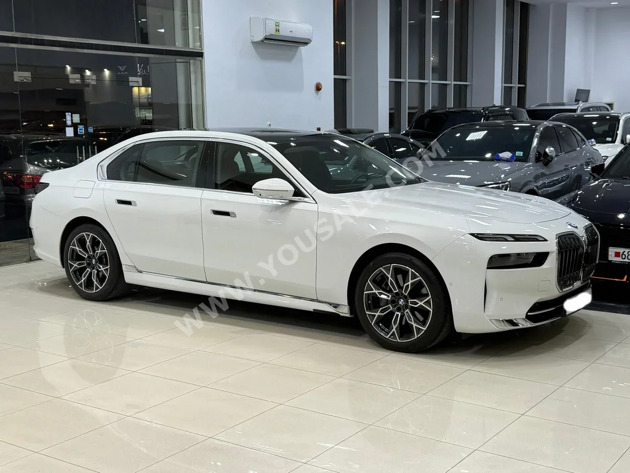 BMW  7-Series  740  2023  Automatic  17,550 KM  6 Cylinder  Sedan  White  With Warranty
