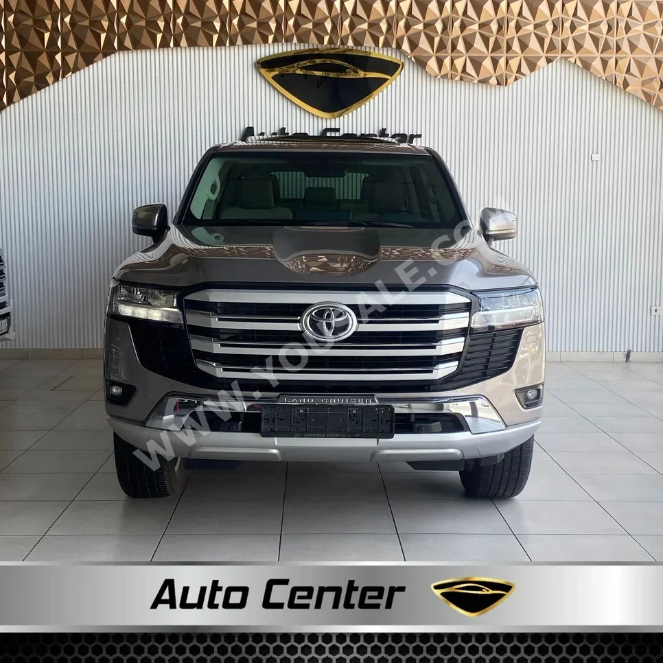 Toyota  Land Cruiser  GXR  2022  Automatic  50,000 KM  6 Cylinder  SUV  Brown  With Warranty