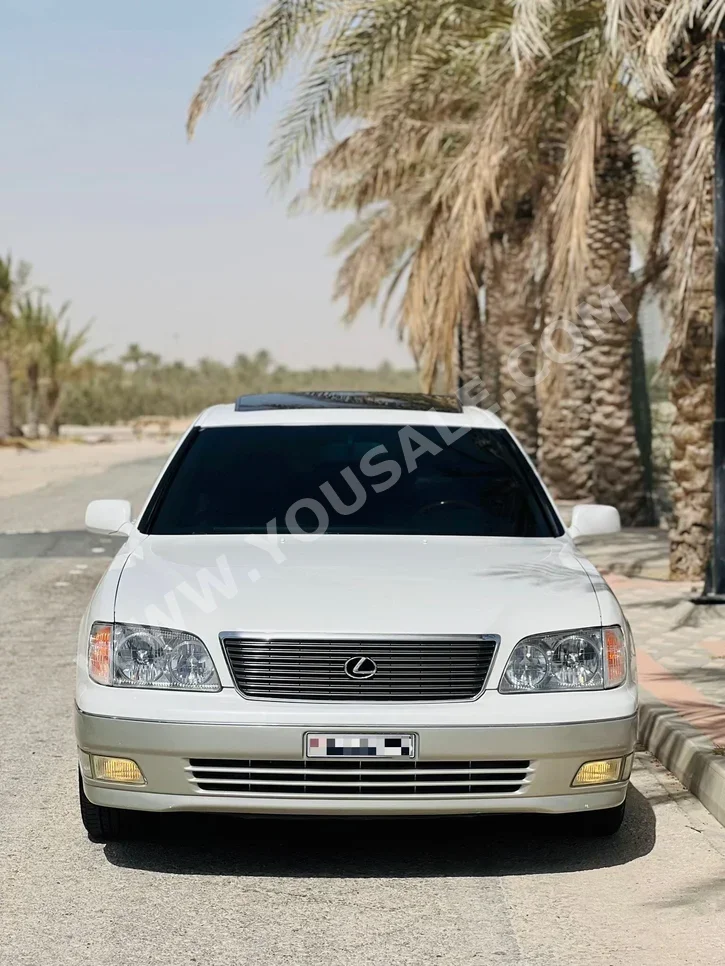 Lexus  LS  400  2000  Automatic  230,000 KM  8 Cylinder  Sedan  White