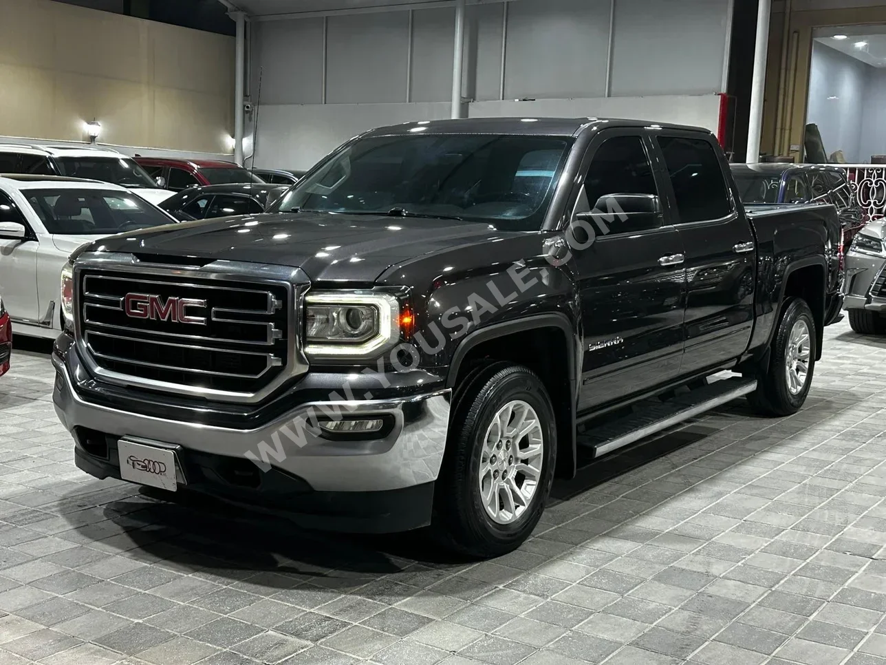 GMC  Sierra  SLE  2016  Automatic  220,000 KM  8 Cylinder  Pick Up  Gray