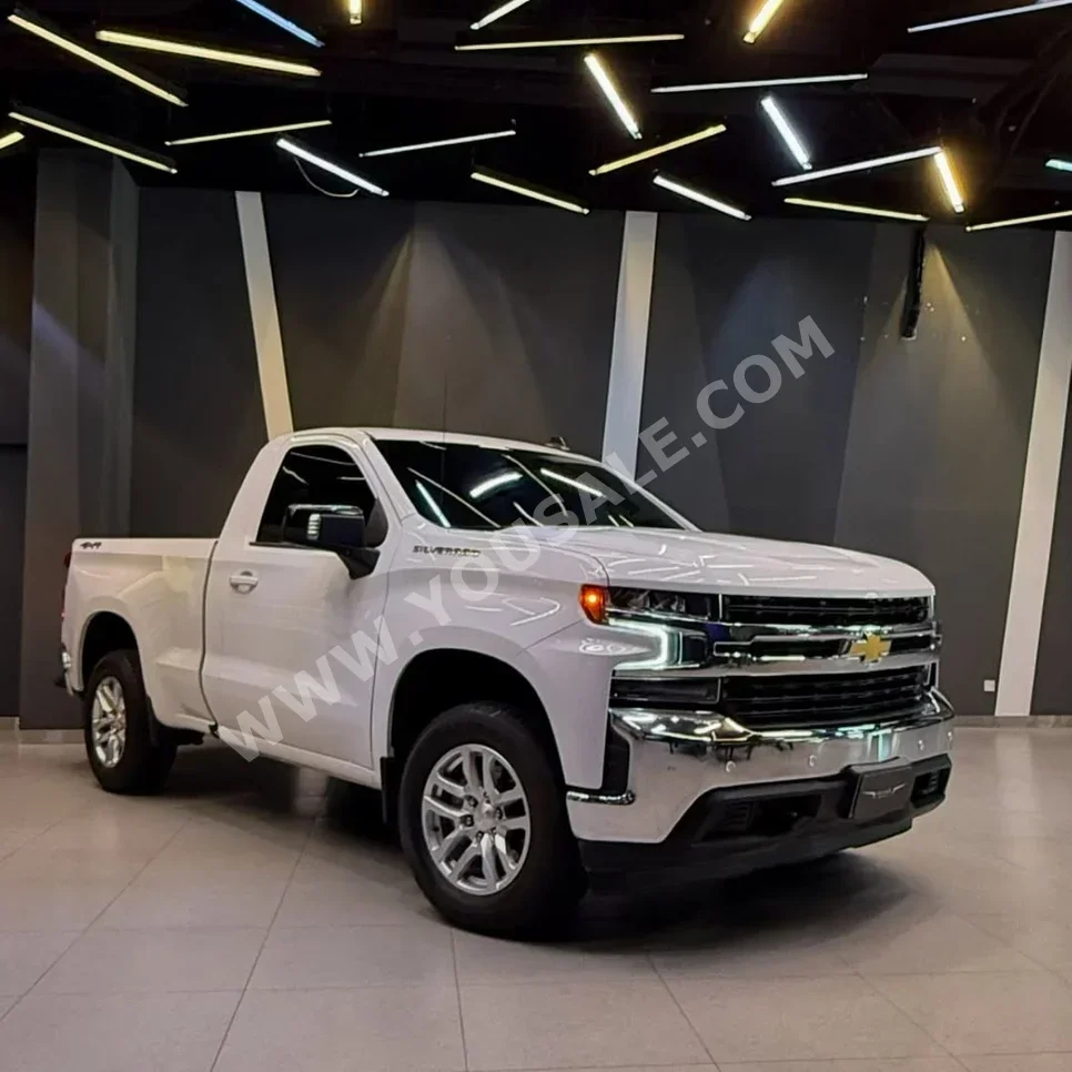 Chevrolet  Silverado  LT  2019  Automatic  38,000 KM  8 Cylinder  Pick Up  White