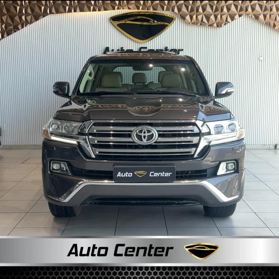 Toyota  Land Cruiser  GXR  2017  Automatic  270,000 KM  8 Cylinder  SUV  Gray
