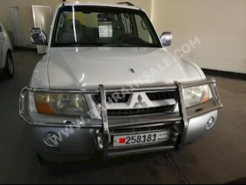 Mitsubishi  Pajero  3.5  2003  SUV  Automatic  6  270,000  4WD  White and Silver  Gasoline