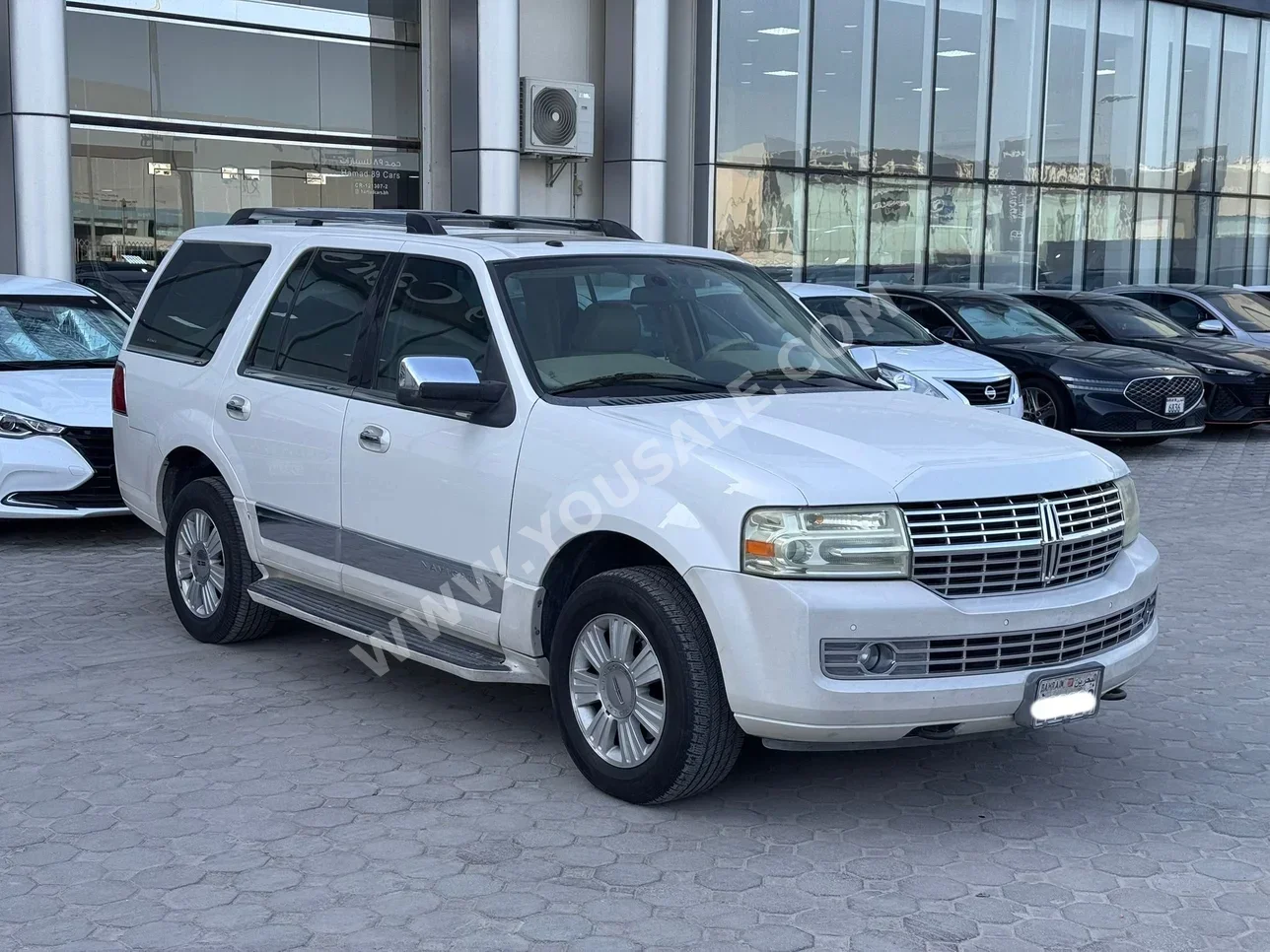 Lincoln  Navigator  2009  Automatic  236,700 KM  8 Cylinder  SUV  White