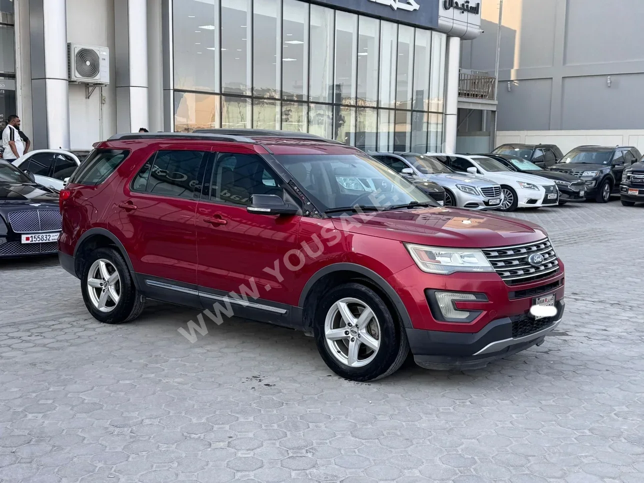 Ford  Explorer  XLT  2016  Automatic  196,800 KM  6 Cylinder  SUV  Maroon