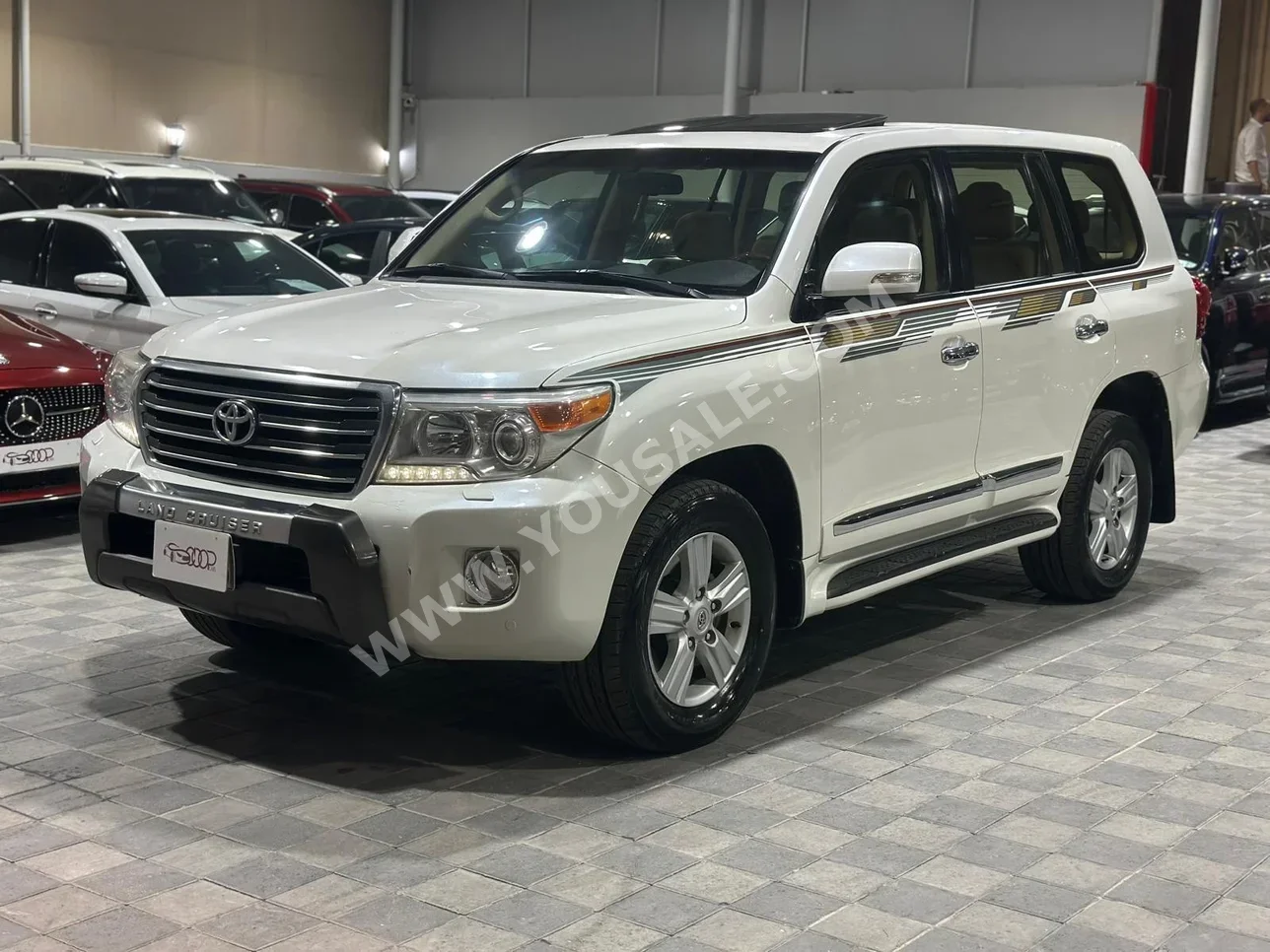 Toyota  Land Cruiser  GXR  2014  Automatic  297,000 KM  8 Cylinder  SUV  White