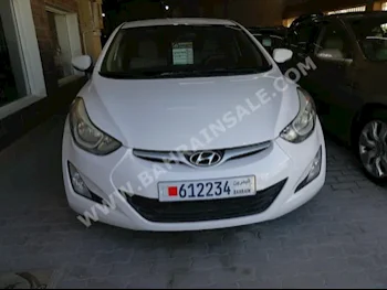 Hyundai  Elantra  2014  Sedan  Automatic  4  77,000  FWD  White  Gasoline