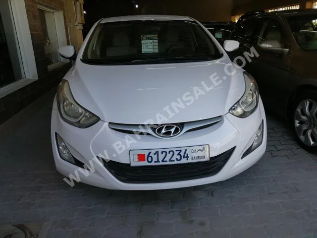 Hyundai  Elantra  2014  Sedan  Automatic  4  77,000  FWD  White  Gasoline