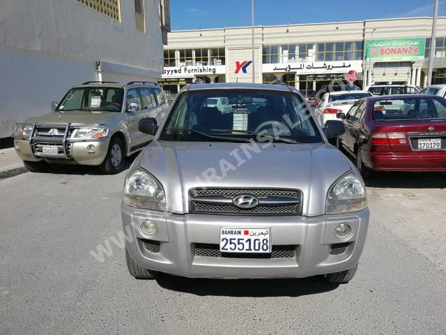 Hyundai  Tucson  2006  SUV  Automatic  4  310,000  FWD  Silver  Gasoline