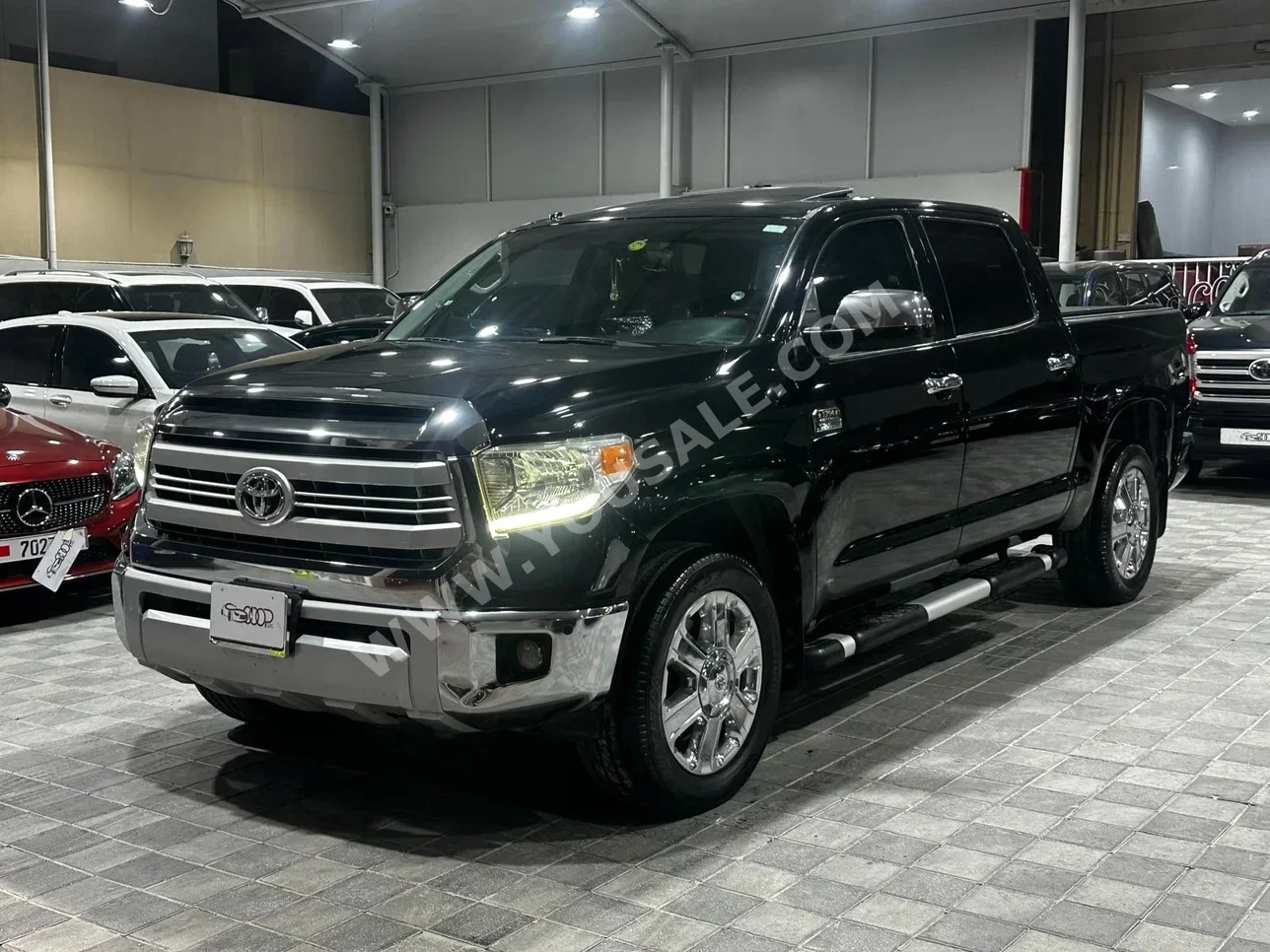 Toyota  Tundra  2015  Automatic  235,000 KM  8 Cylinder  Pick Up  Black