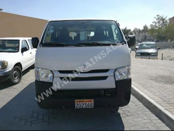 Toyota  Hiace  2014  Van / Bus  Manual  4  161,000  RWD  White  Gasoline