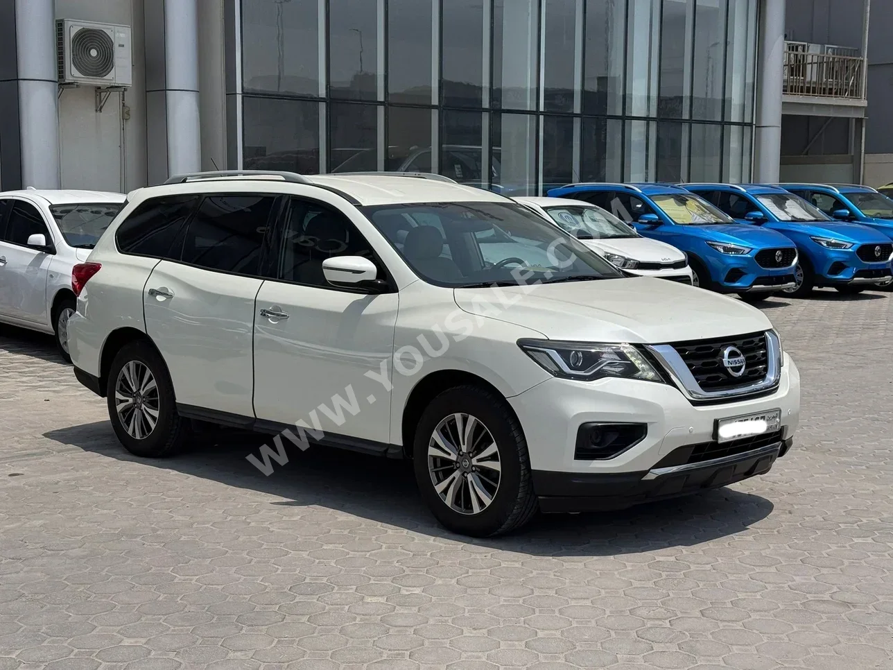 Nissan  Pathfinder  2019  Automatic  74,750 KM  6 Cylinder  SUV  White