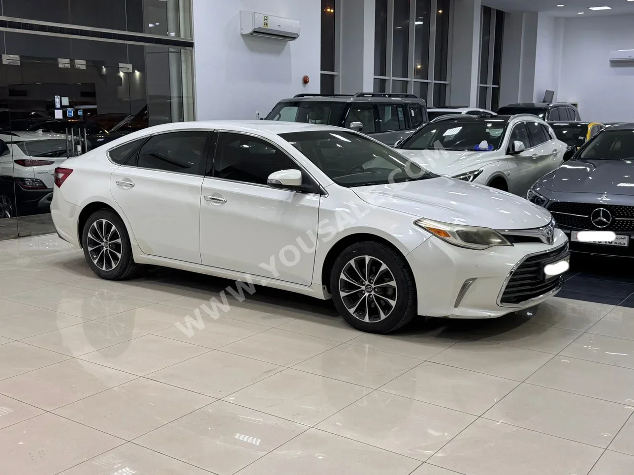 Toyota  Avalon  XLE  2017  Automatic  116,200 KM  6 Cylinder  Sedan  White