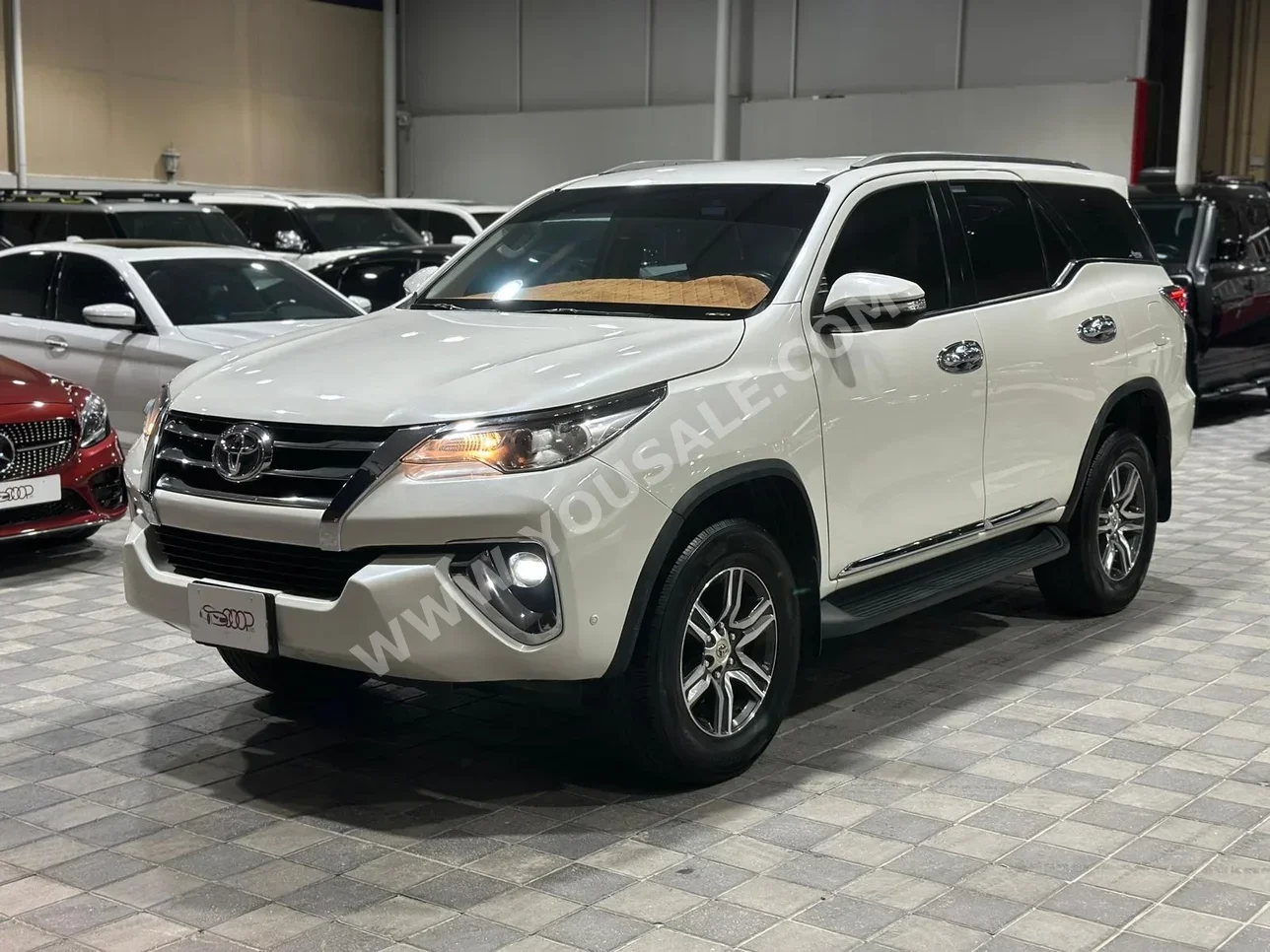 Toyota  Fortuner  2017  Automatic  206,000 KM  4 Cylinder  SUV  White