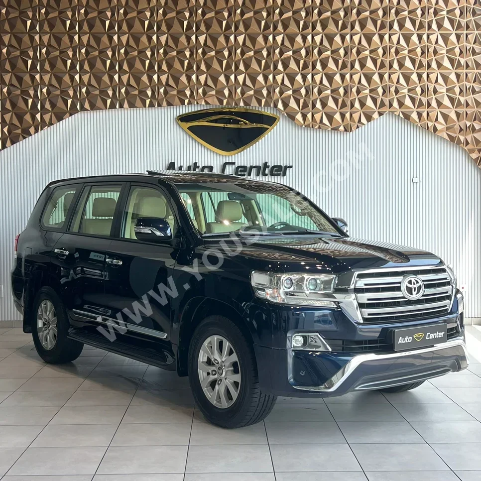 Toyota  Land Cruiser  GXR  2017  Automatic  120,000 KM  8 Cylinder  SUV  Blue