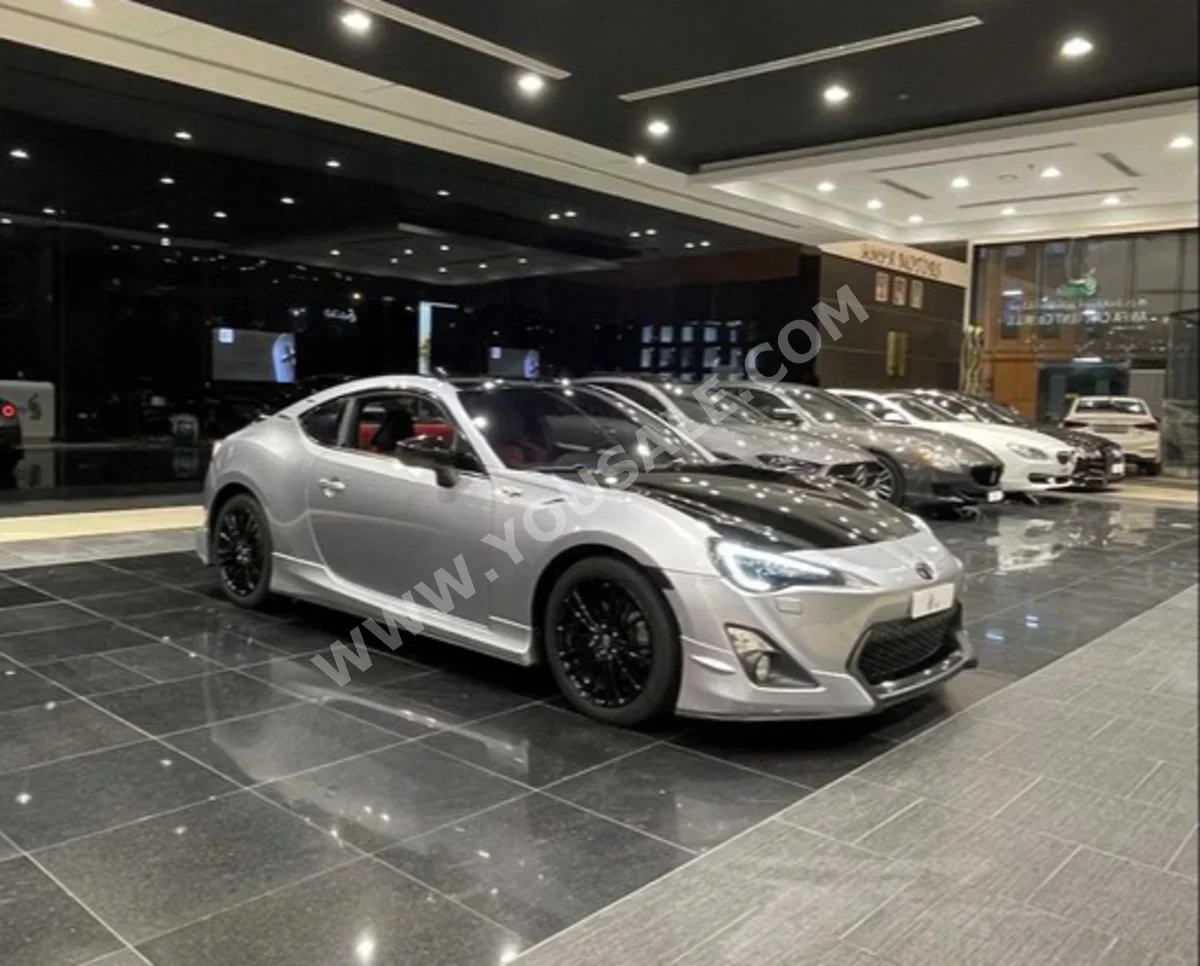 Toyota  86  GT  2016  Automatic  68,000 KM  4 Cylinder  Coupe / Sport  Silver