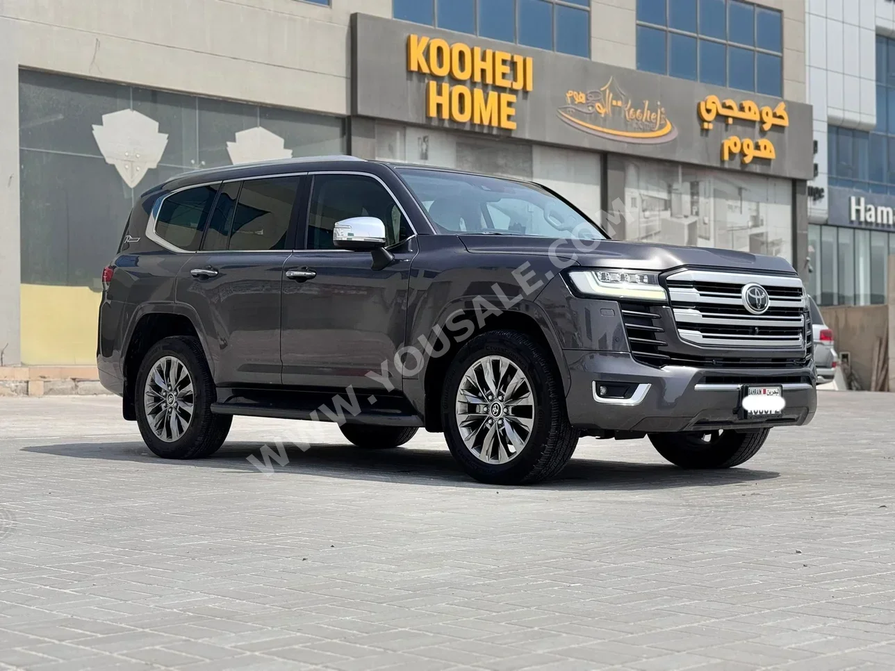 Toyota Land Cruiser VXR 2022 Automatic 77,300 KM 6 Cylinder SUV Gray
