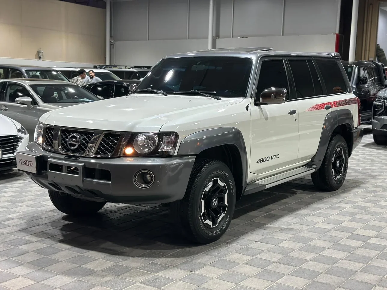 Nissan  Patrol  Super Safari  2021  Automatic  18,000 KM  6 Cylinder  SUV  Gold