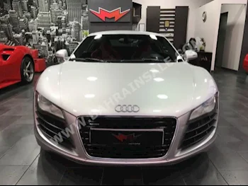 Audi  R8  2009  Coupe / Sport  Manual  8  99,000  4WD  Silver  Gasoline