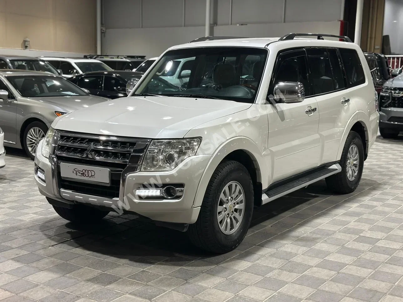 متسوبيشي  باجيرو  GLS  2015  اتوماتك  160,000 كم  6 سلندر  اس يو في  أبيض