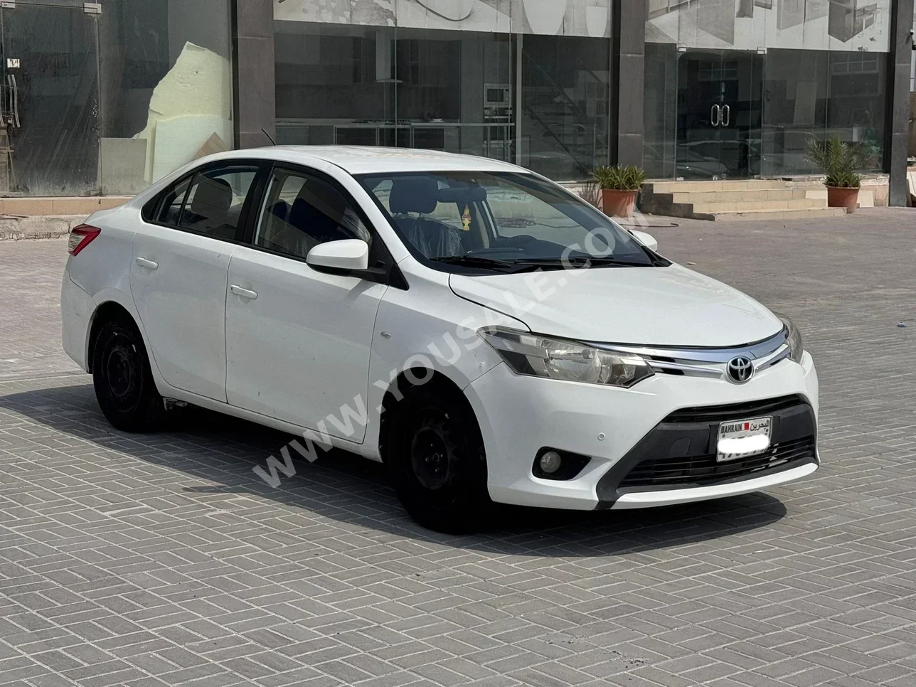 تويوتا  ياريس  2015  اتوماتك  156,400 كم  4 سلندر  سيدان  أبيض