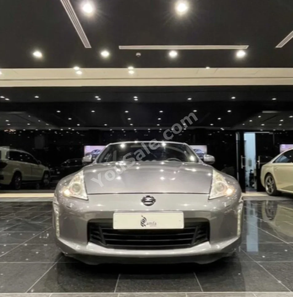 نيسان  زد  370  2014  اتوماتك  128,000 كم  6 سلندر  كوبيه \ سبورت  رمادي