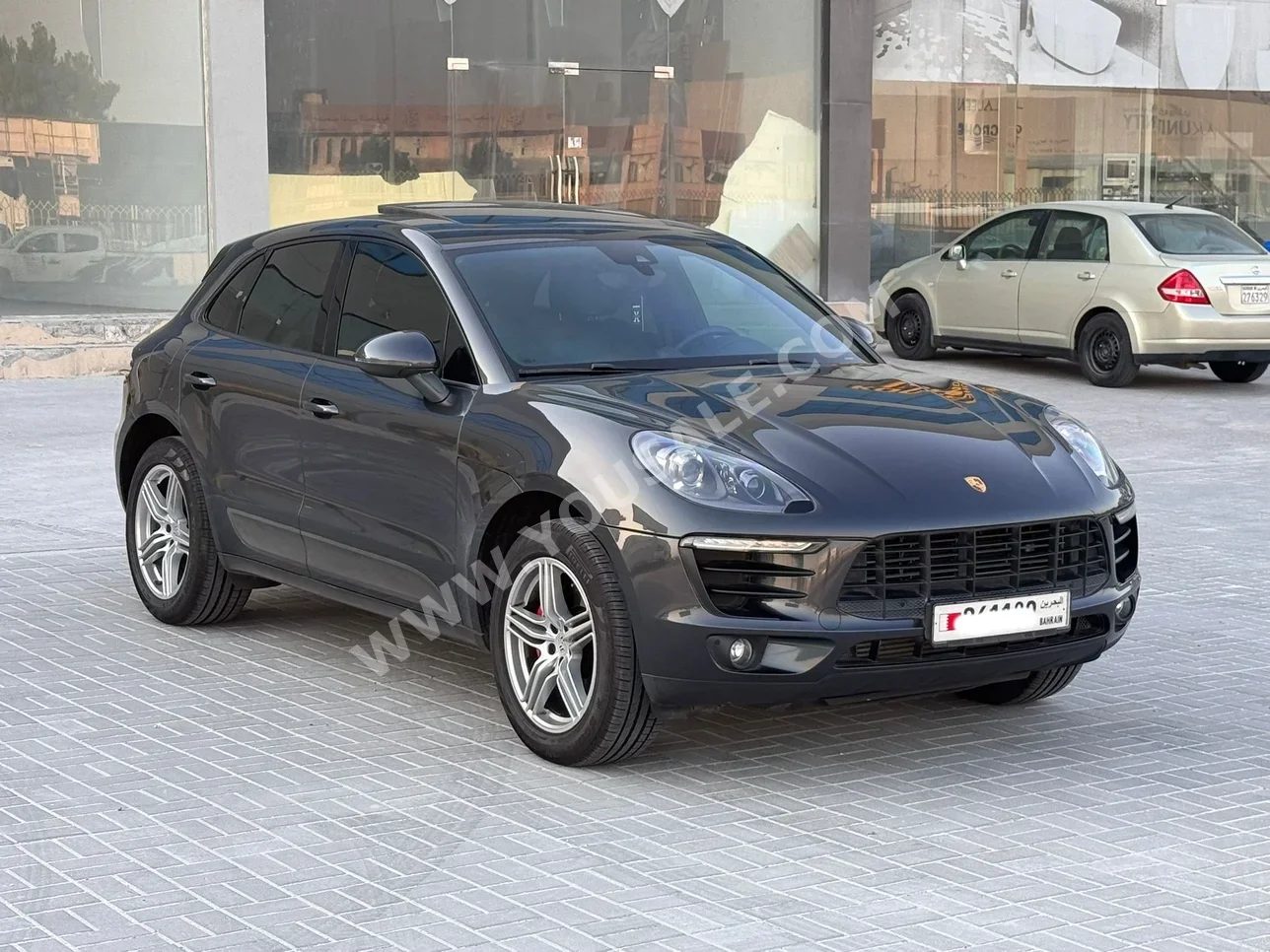 Porsche  Macan  S  2017  Automatic  59,800 KM  4 Cylinder  SUV  Gray