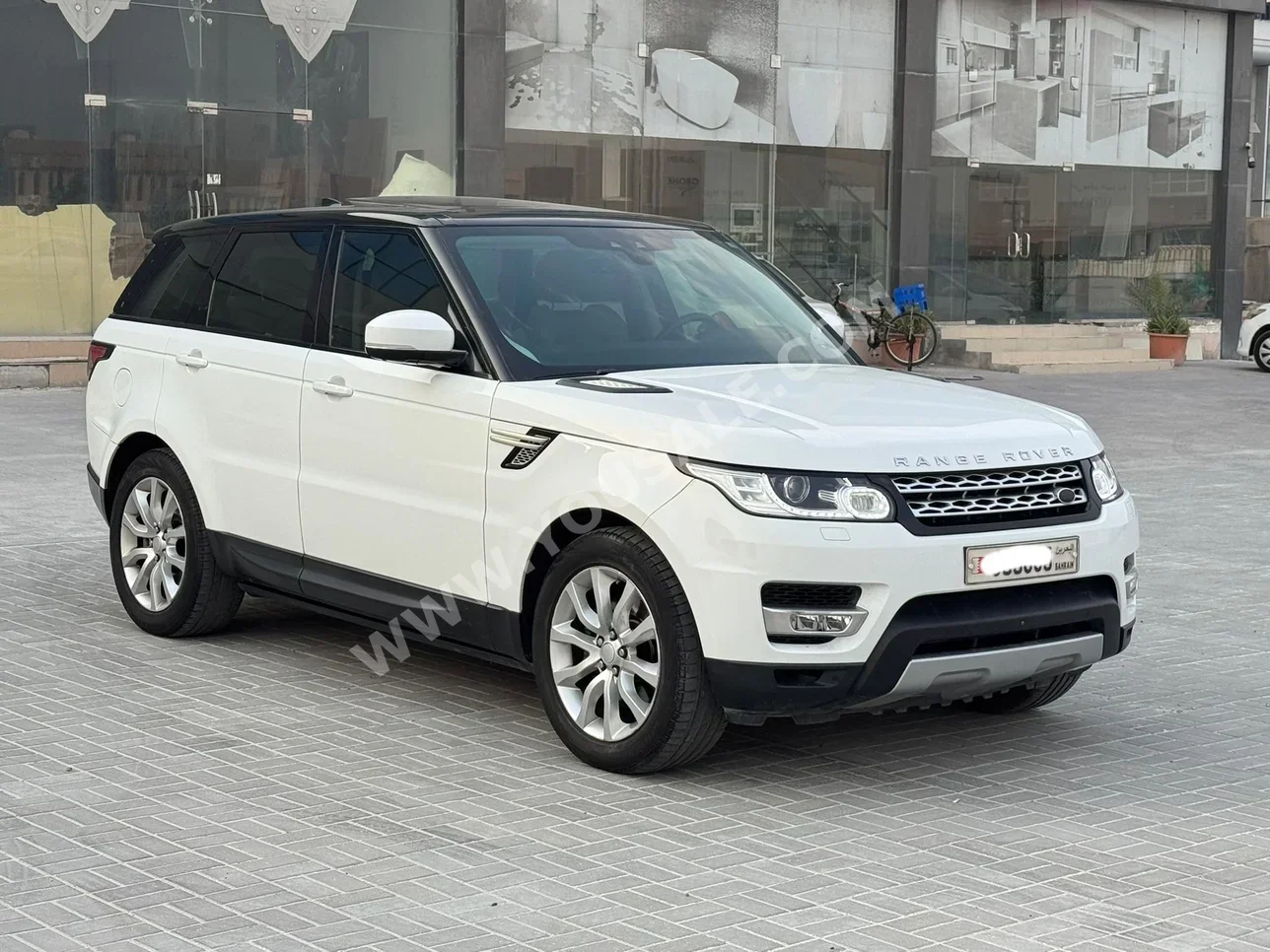 Land Rover Range Rover Sport 2017 Automatic 152,500 KM 6 Cylinder SUV White