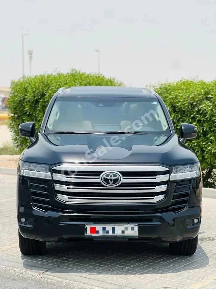 تويوتا  لاند كروزر  جي اكس ار  2022  اتوماتك  70,000 كم  6 سلندر  اس يو في  أسود