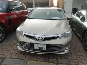 Toyota  Avalon  Limited  2014  Sedan  Automatic  6  74,000  RWD  Gold  Gasoline