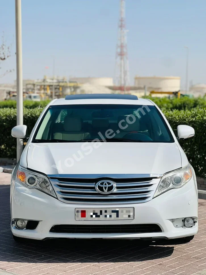 Toyota  Avalon  Limited  2011  Automatic  300,000 KM  6 Cylinder  Sedan  White