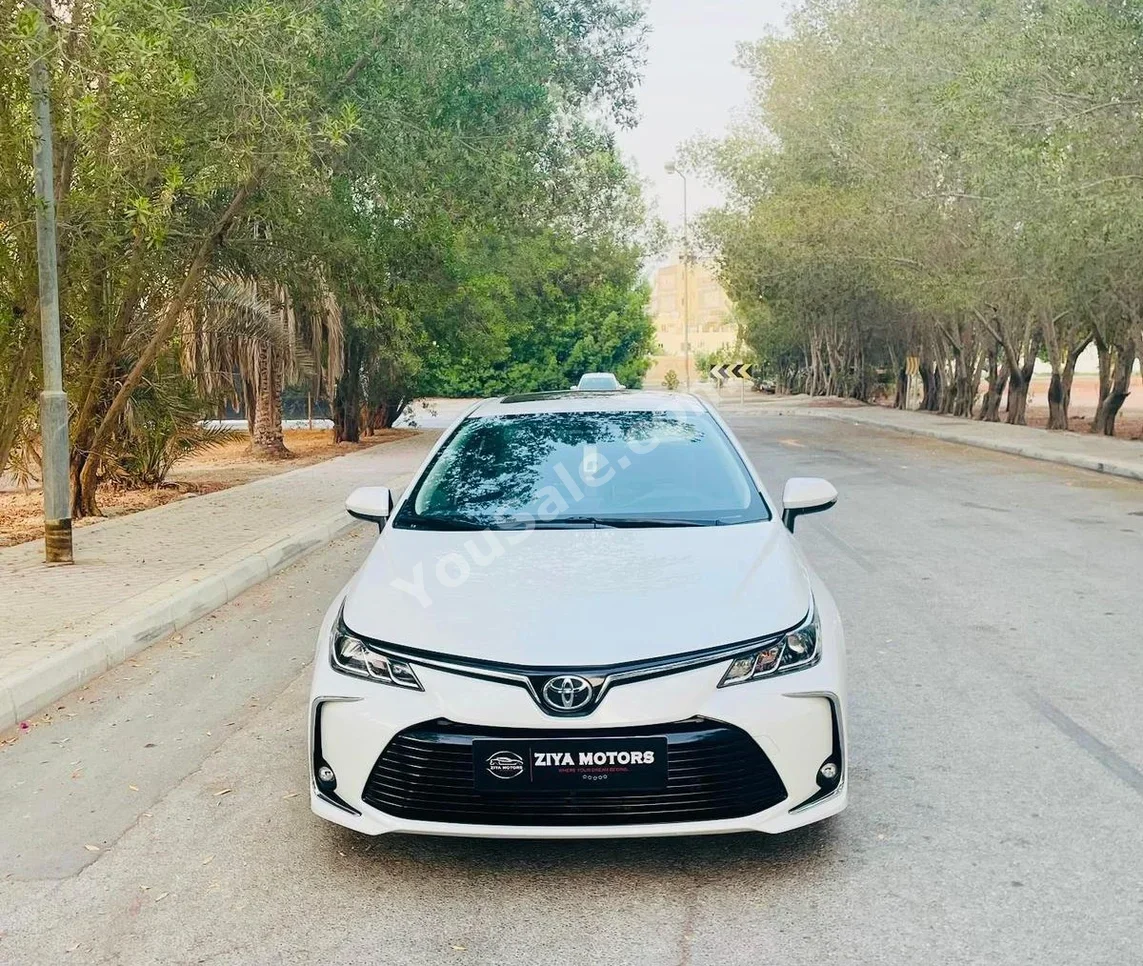 Toyota  Corolla  GLI  2022  Automatic  31,000 KM  4 Cylinder  Sedan  White  With Warranty