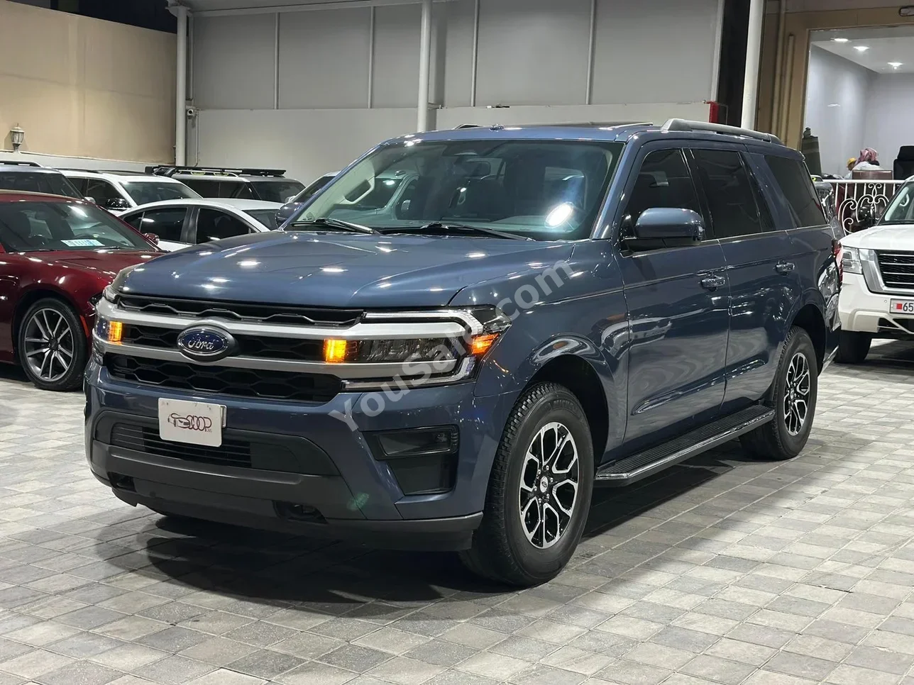 Ford  Expedition  XLT  2022  Automatic  43,000 KM  6 Cylinder  SUV  Blue  With Warranty