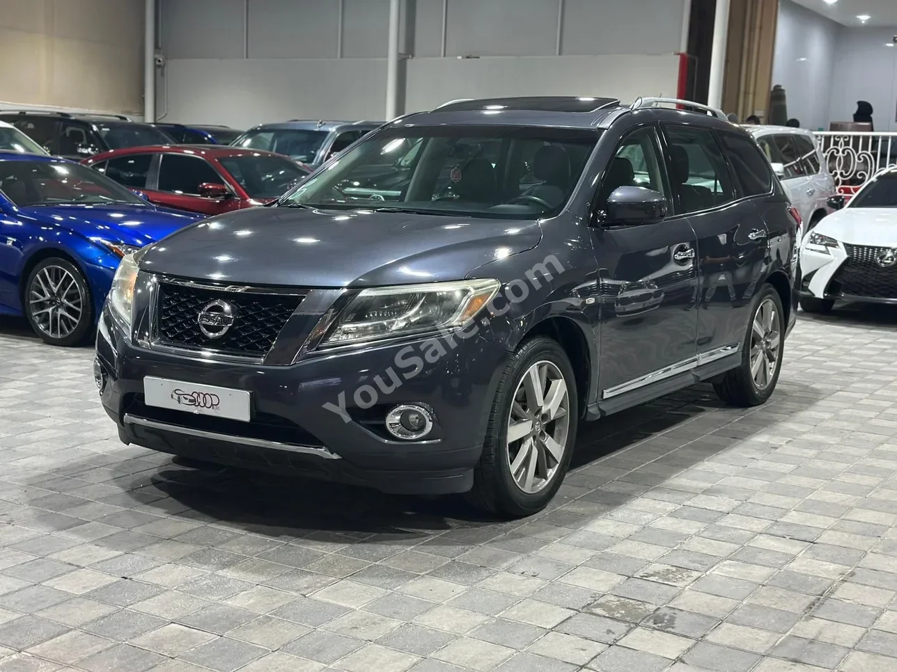 Nissan  Pathfinder  SV  2014  Automatic  110,000 KM  6 Cylinder  SUV  Gray