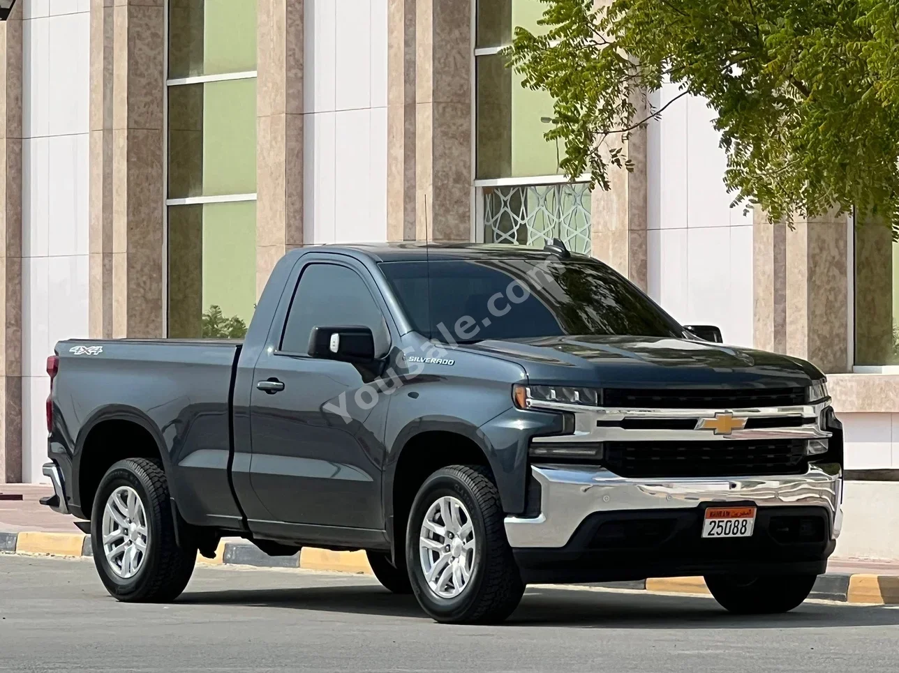 Chevrolet Silverado LT 2019 Automatic 24,000 KM 8 Cylinder Pick Up Gray