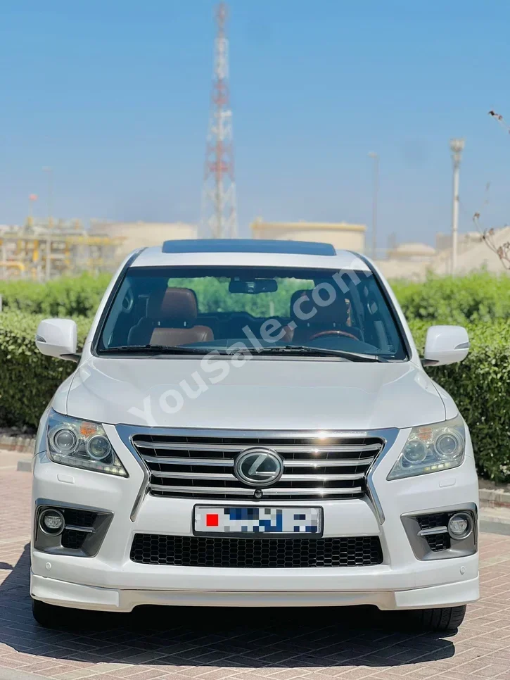 لكزس  ال اكس  570 اس  2014  اتوماتك  180,000 كم  8 سلندر  اس يو في  أبيض