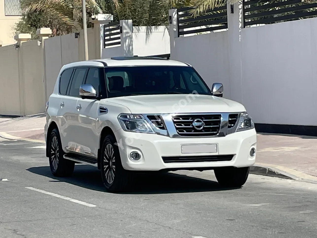 Nissan  Patrol  Platinum  2016  Automatic  142,000 KM  8 Cylinder  SUV  White