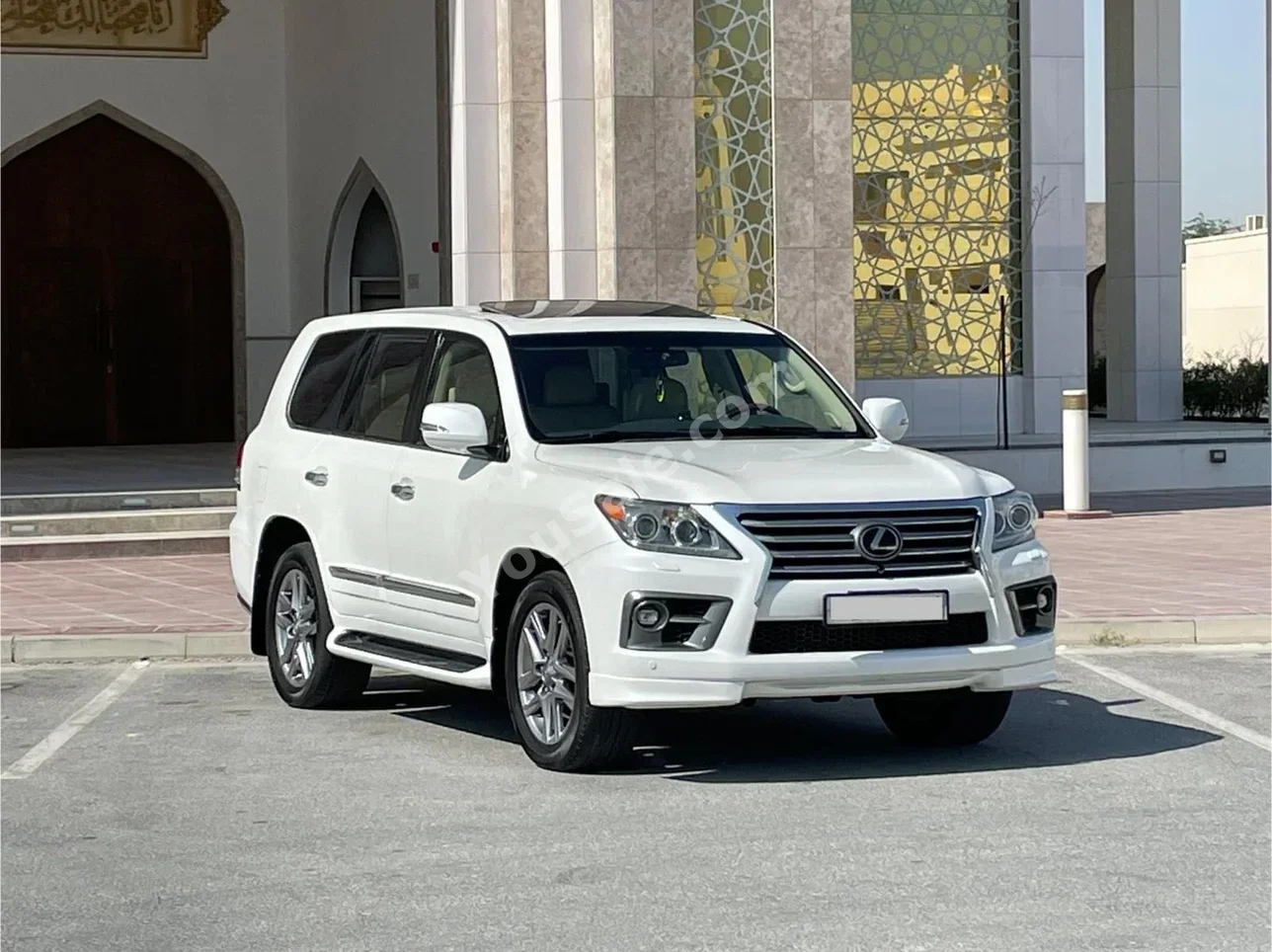 لكزس ال اكس 570 2014 اتوماتك 105,000 كم 8 سلندر اس يو في أبيض