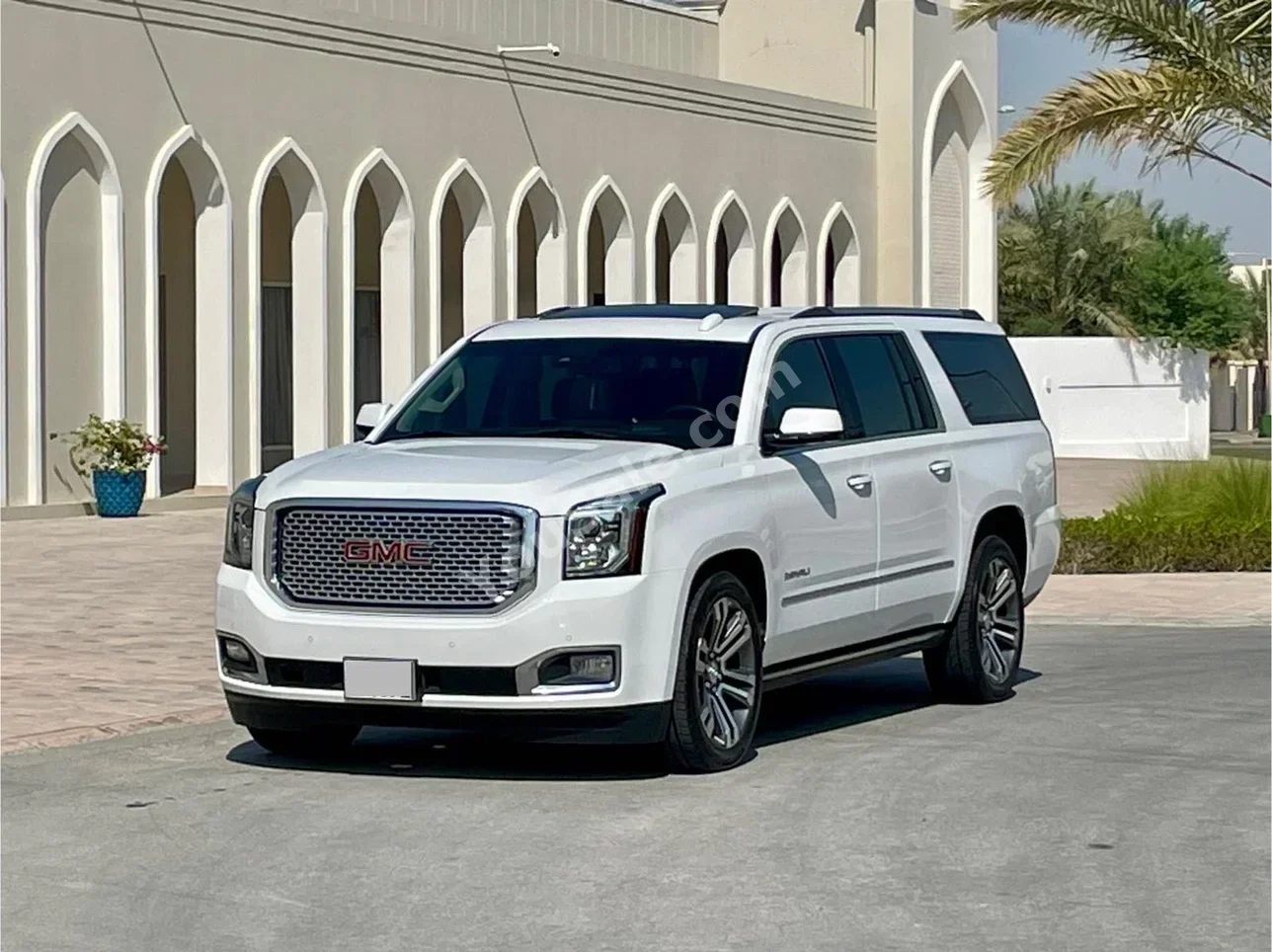 GMC  Yukon  Denali XL  2017  Automatic  195,000 KM  8 Cylinder  SUV  White