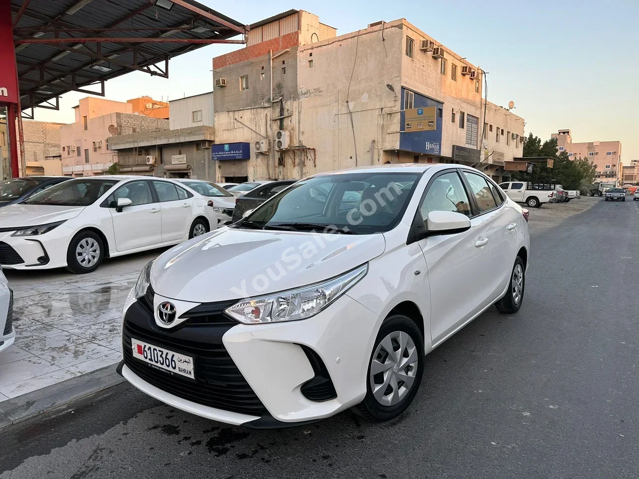 تويوتا ياريس 2022 اتوماتك 150,000 كم 4 سلندر سيدان أبيض لؤلؤي